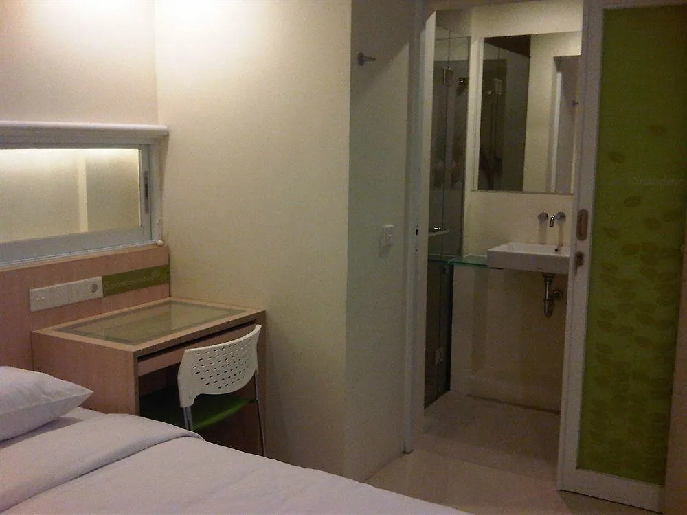 Grandmas Plus Hotel Seminyak Indonesien